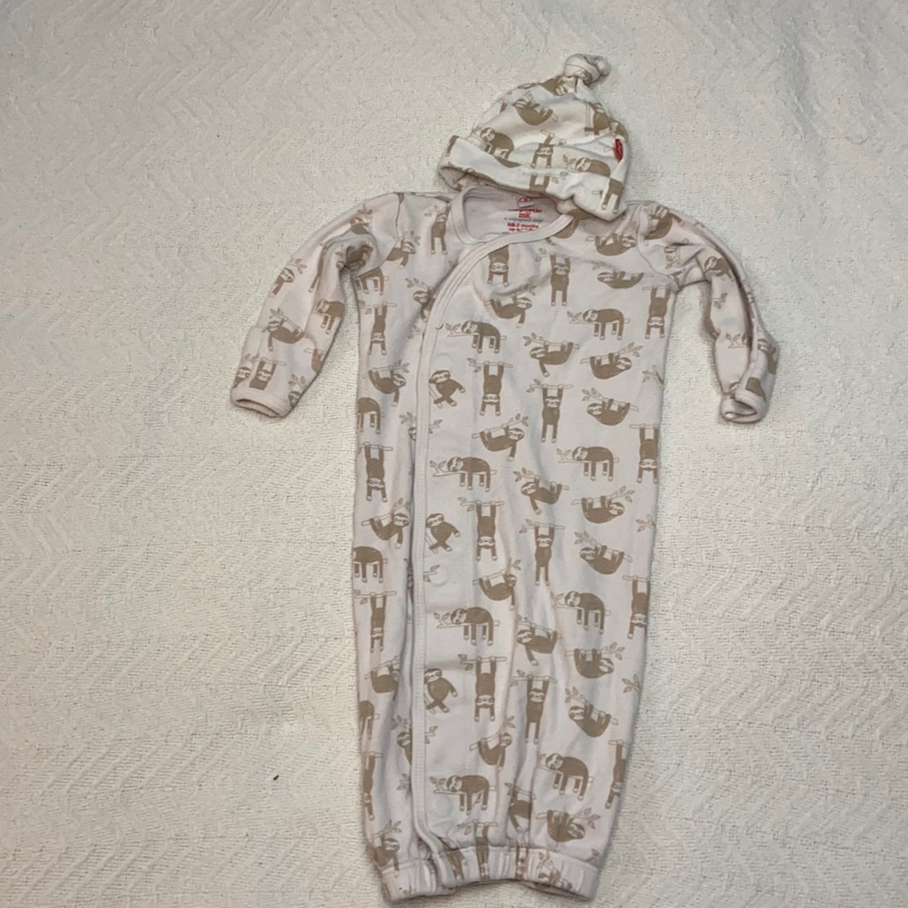 Magnetic Me Gown and Hat set